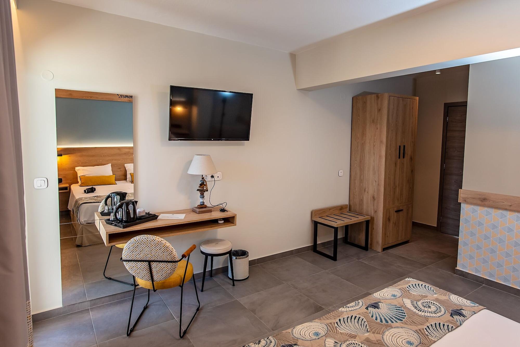 Otel Mythic Summer